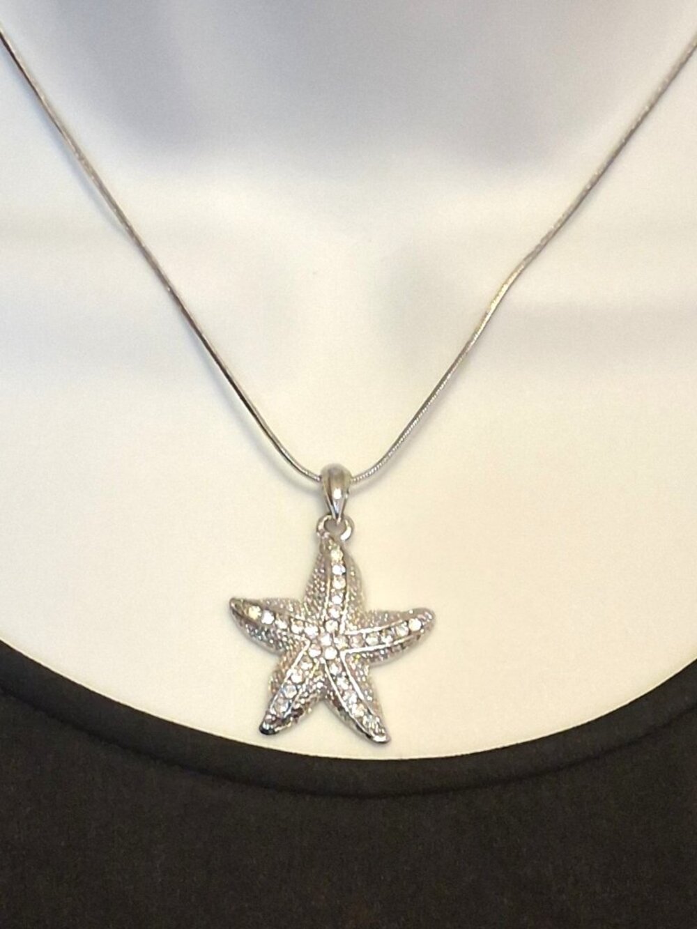 Vintage Artistic Starfish Pendant White Austrian Crystal Silver-Plated Necklace - Picture 6 of 10
